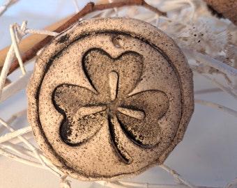 Cloverleaf lucky charm made of ceramic