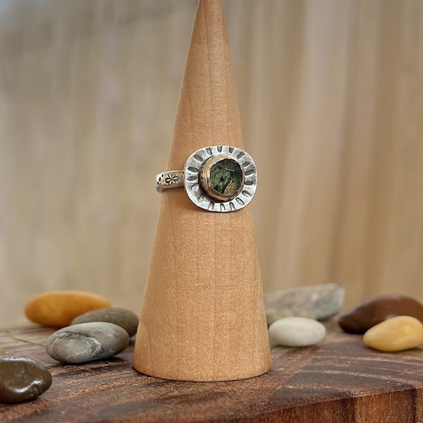 Mose Agate Ring, sterling silver gemstone ring, Daisy stamped ring, rose cut gemstone, unique silversmith ring, green faceted gemstone ring