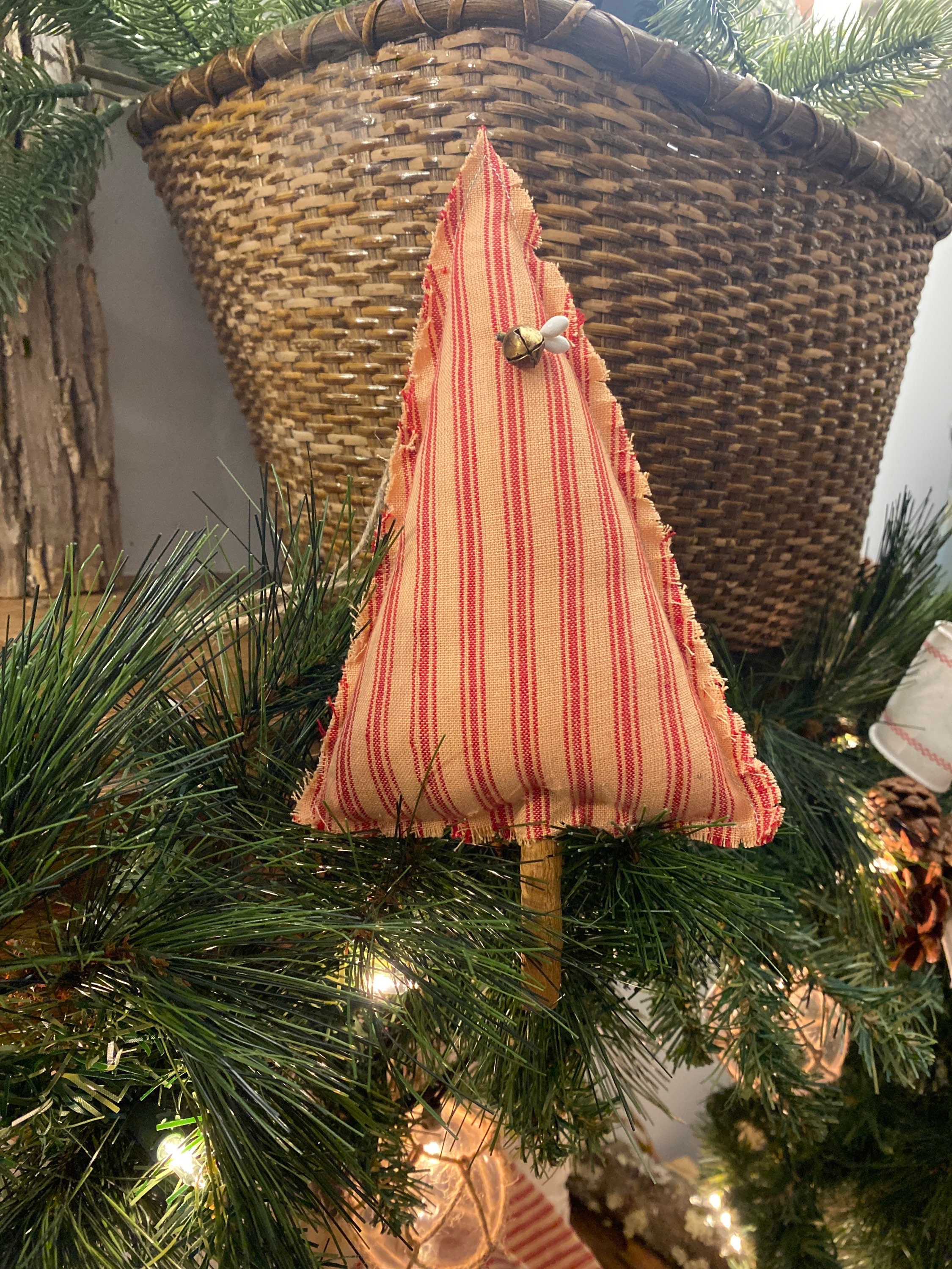 Primitive Christmas Vintage Wood Spool Christmas Tree Homespun Fabric Berries Primitive Christmas Vintage Wood Spool Christmas Tree Homespun Fabric Berries