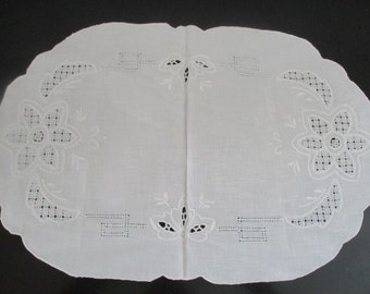 oval tablecloth, perforated stitching, handmade doily (37)