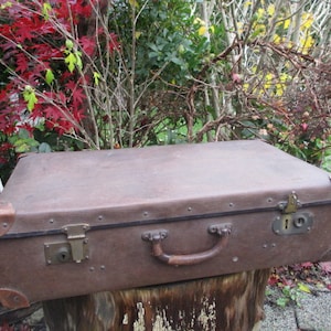 antique suitcase, travel suitcase, patina, vintage, lock, metal corners, 1950s