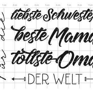 May include: Black and white graphic design with the text "liebste Schwester", "beste Mama", "tollste Oma", and "DER WELT".