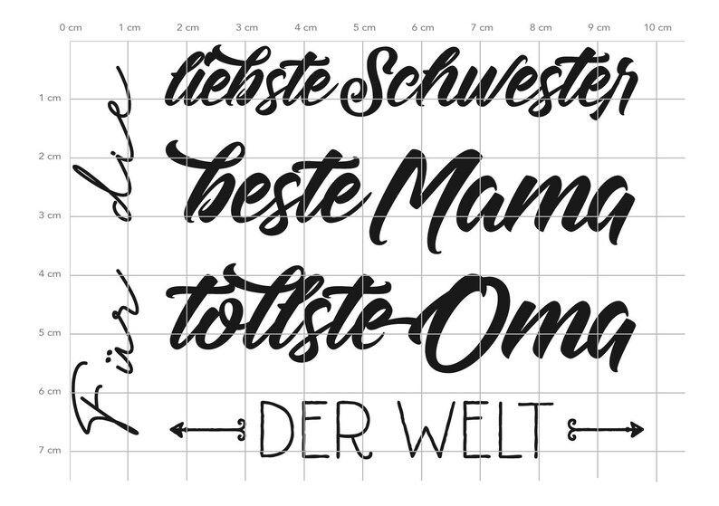 May include: Black and white graphic design with the text "liebste Schwester", "beste Mama", "tollste Oma", and "DER WELT".