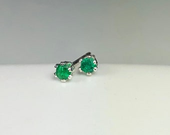 emerald stud earrings - 2mm