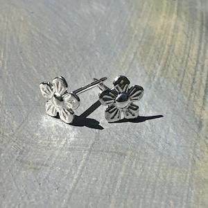 tiny flower stud earrings