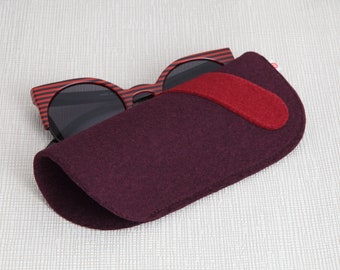 Glasses case made of pure new wool felt in "aubergine-boreaux red"