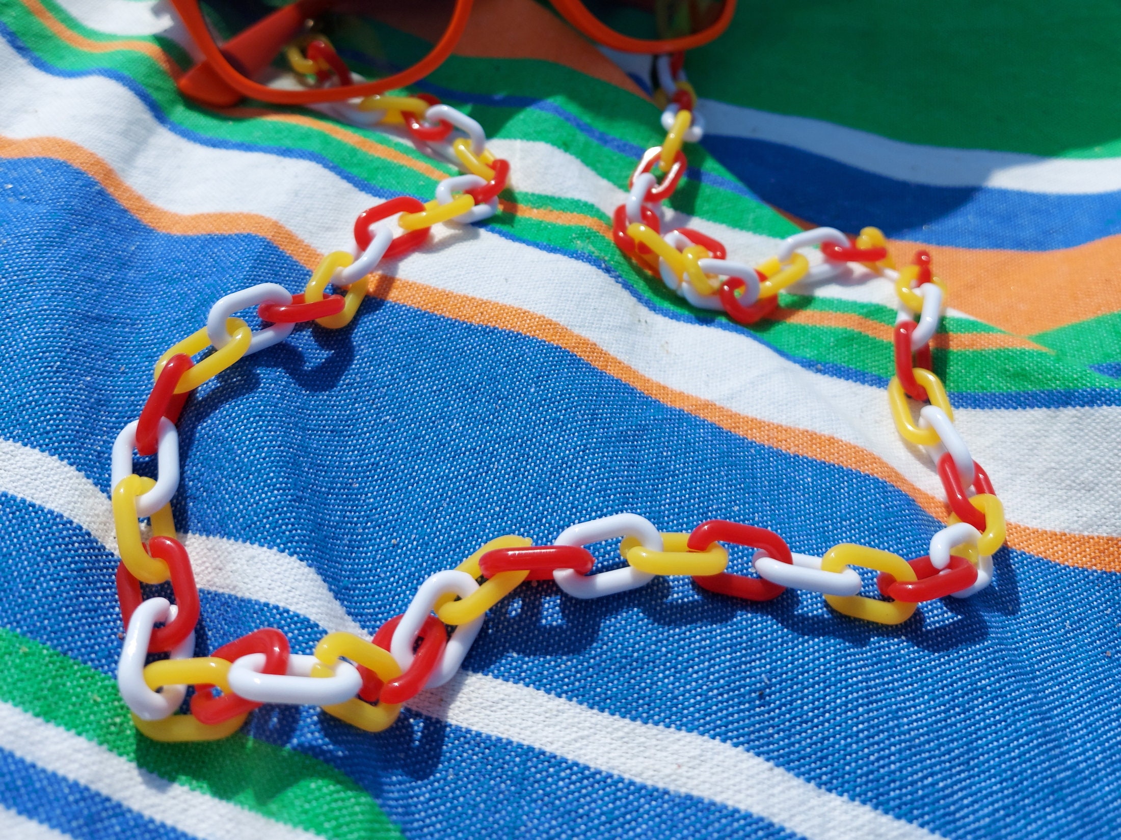 glasses chain "Chain links red-white-yellow"