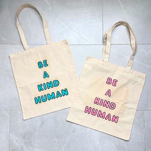 "Wiederverwendbare Einkaufstasche ""Sei ein Kind Mensch""" Personalisierte wiederverwendbare Einkaufstaschen mit Freundlichkeit! | Umweltfreundliche Geschenke für jeden Anlass!