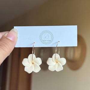 【Rahaina】プアケニケニフープピアス✳︎ハワイアンフラワー✳︎ハワイ✳︎ Rahaina】プアケニケニフープピアス✳︎ハワイアンフラワー