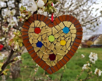Ocker farbenes Glasmosaik-Herz