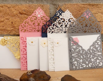 Small lace envelope with small cards and text "Little flower greeting"