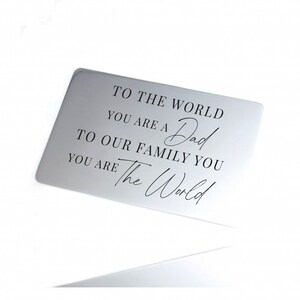 Tarjeta de billetera grabada personalizada · Para el mundo eres un papá · Regalo del día del padre · Regalos para hombres · Regalos para él · Regalo para papá