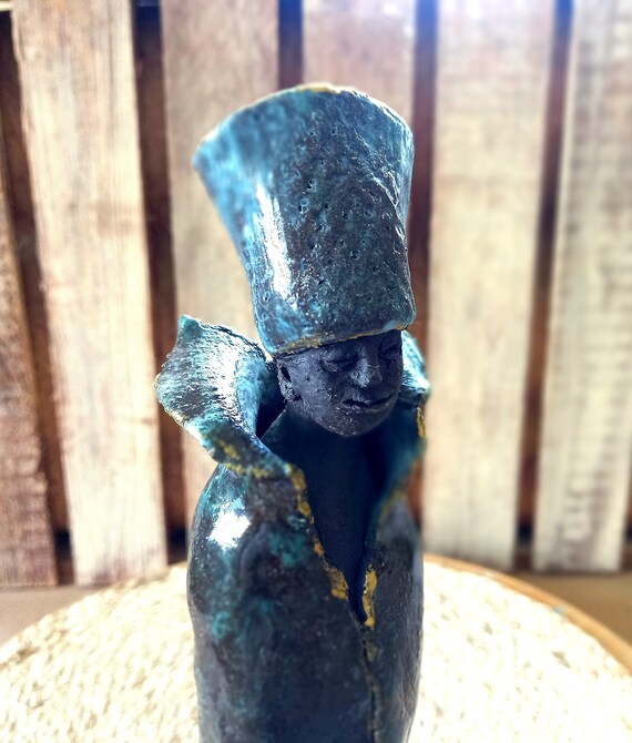 Tonskulptur Priester, Keramikfigur, Keramik handmade, einzigartiger Keramikfigur, Unikat aus Ton, handgefertigte Figur, originelle Skulptur