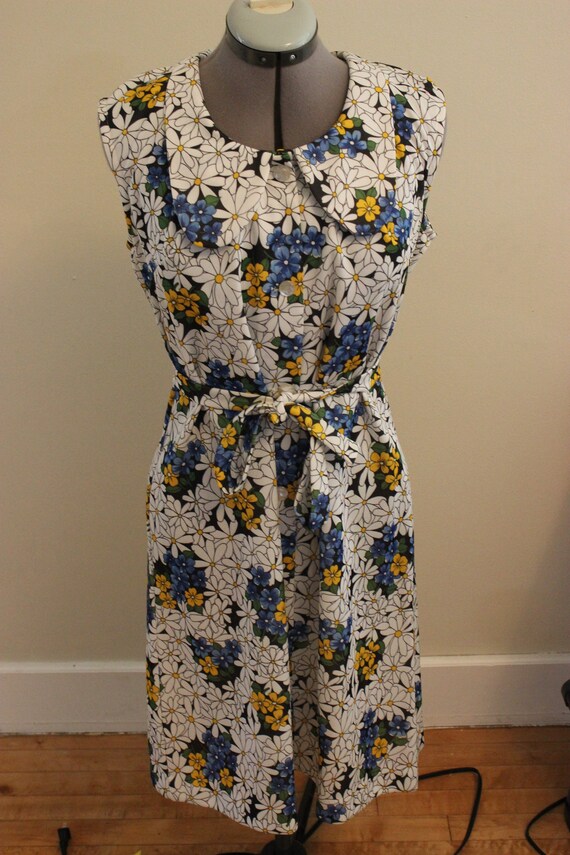 Vintage white sleeveless button down blouse crinkle floral