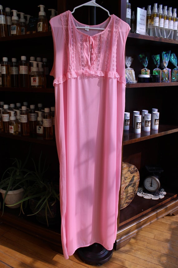 Vintage 1970s Ladies Pink Night Gown Lingerie, Lac