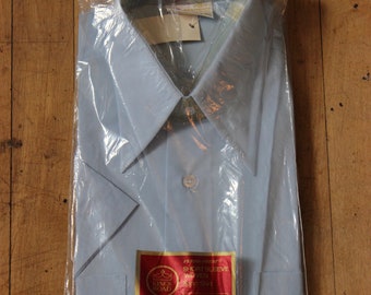 Vintage Men&#39;s Light Blue Short Sleeve Woven Sport Shirt Perma-Prest Kings Road Medium NOS