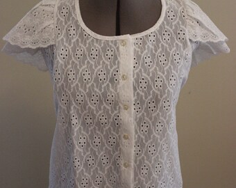 ladies vintage 1970&#39;s white eyelet lace floral button down short sleeve blouse