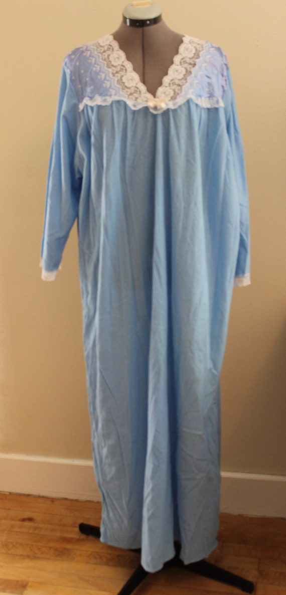 Vintage Ladies Blue Flannel Nightgown NWT Miss Div