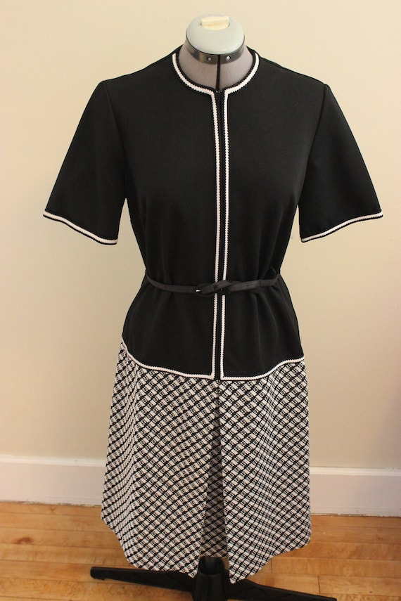 ladies 1970's vintage black and white  drop waist 