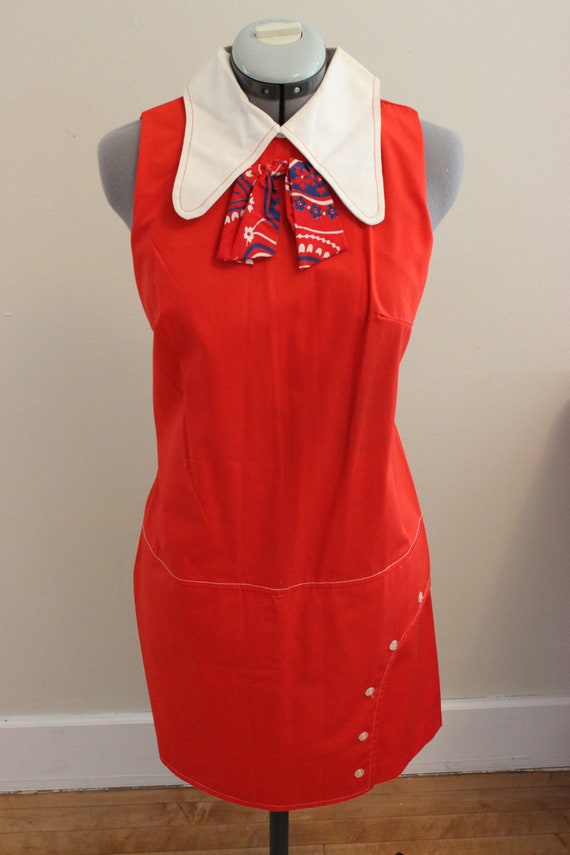ladies vintage 1970's red sleeveless tight collard