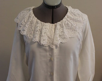 ladies vintage 1970's white lace collar button down long sleeve blouse