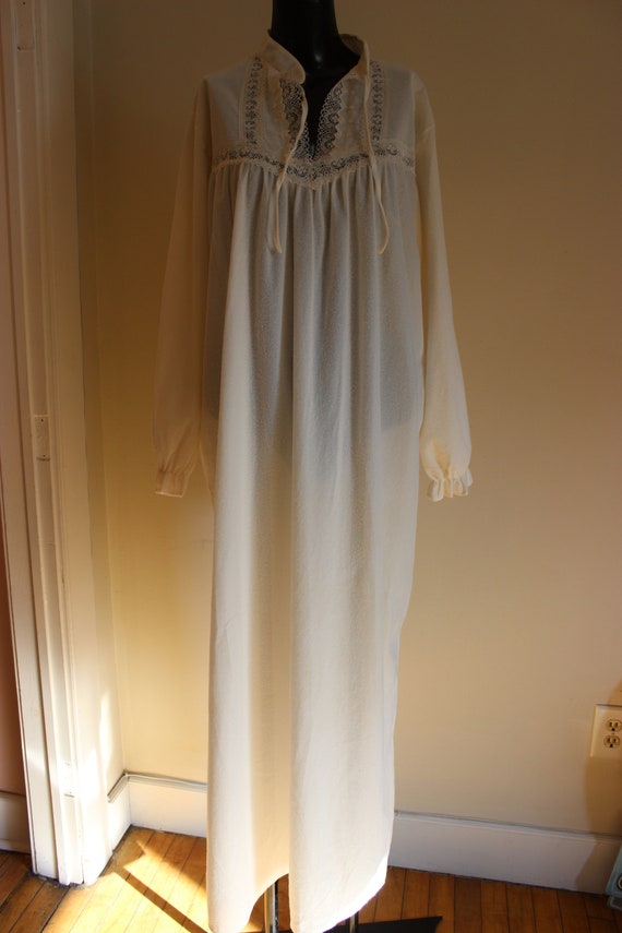 Vintage 1970s Off White Nightgown. Size 42. Tie Fr