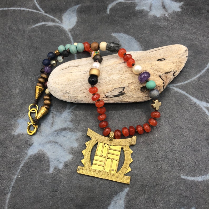 short chain material mix of African pendant ethno