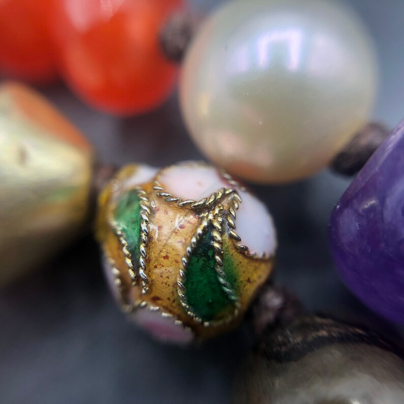 short chain material mix of African pendant ethno