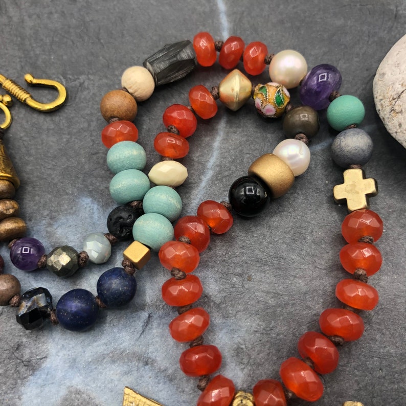short chain material mix of African pendant ethno