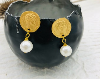 Earrings earrings matt gold shell pearl white Julius Caesar