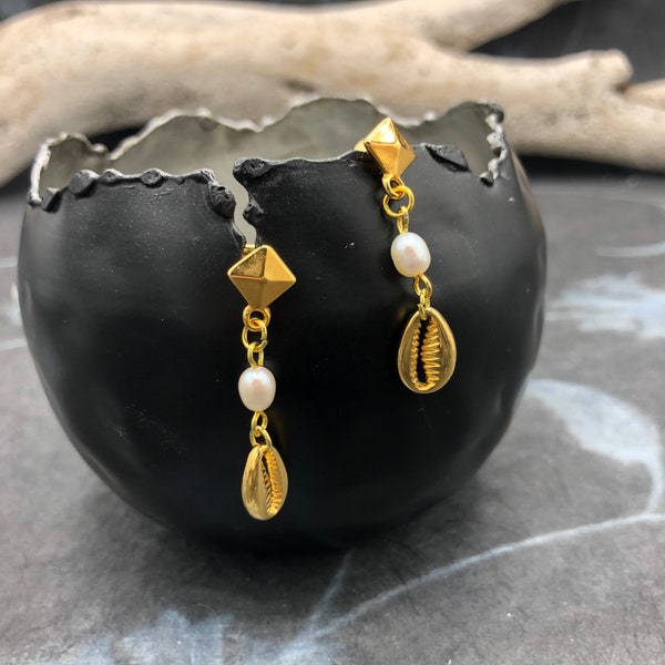 cute earrings pearl gold kauri shell