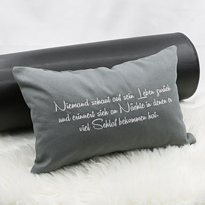 Dekokissen mit frei wählbarem besticktem Text