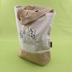 Jute-Einkaufstasche bestickt in unterschiedlichen Motiven