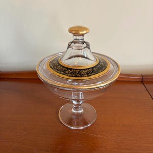 Compota/dulce de vidrio vintage con base y ribete floral negro y dorado (estilo Culver de mediados de siglo, c. 1940-1950)