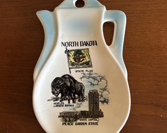 Vintage North Dakota Coffee Pot Spoon Rest: Peace Garden State Souvenir Decor
