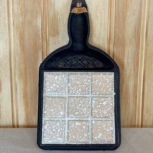 Vintage Cast Iron & Speckled Ceramic Tile Skillet Trivet – Multi-Use Retro Decor