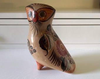 Tonalá Folk Art Owl – Hand Painted Burnished Pottery Sculpture – Vintage Mexican Ceramic Owl with Floral Motifs – Rustic Boho Decor