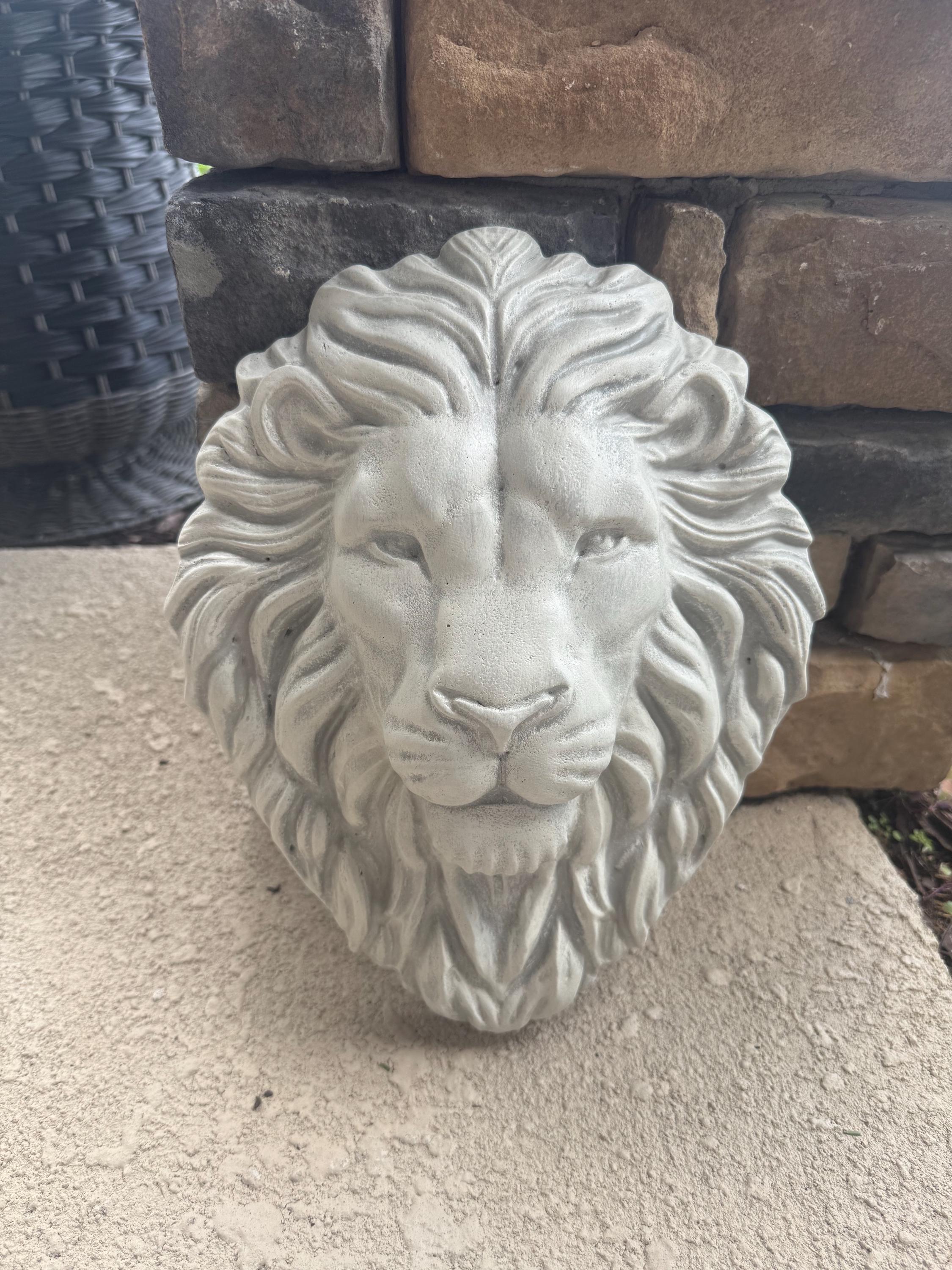 Small Natural Stone Lion Head Wall Hanging Plaque – Detailed Garden Ornament, Made In UK