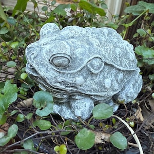 Frog Toad Statue, Rustic Concrete Garden Sculpture, Farmhouse Style Outdoor Animal Decor, Cement Critter Figure 4.5"Lx3.25"Wx3”H
