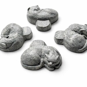 Sleeping Cat Planter Feet, Set of 3 or 4, Cat Plant Pot Feet, 3 7/8″x3 7/8″x1 1/4″ deep, Pot Risers, Pot Decor, cat garden decor, cat statue