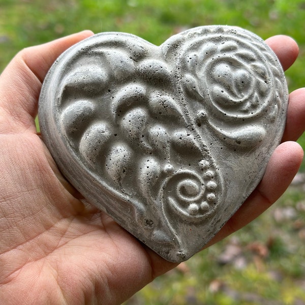Stone heart #1, garden statuary, concrete art, garden gifts, outdoor statues, mini statue, Valentines, Mom Gift, garden rock, Heart Gift