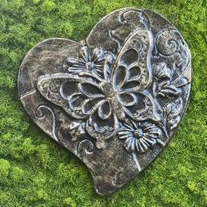 Butterfly garden, heart shape stepping stone, Gardening gift, Garden Decoration, Garden Gifts, 12&quot;x11&quot;, Garden Art, Concrete Step Stone