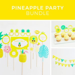 Può includere: Un set di decorazioni stampabili per una festa a tema ananas, con una varietà di decorazioni, tra cui uno striscione che dice "Party Like A Pineapple", topper per cupcake, accessori per foto booth e un cartello che dice "So Fresh & So Fine".
