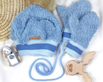 Set winter hat and gloves, different sizes