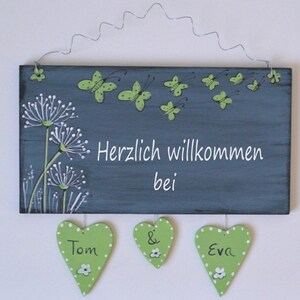 Türschild Pusteblume Türschild personalisiert Schmetterlinge Familienschild Holz Türschilder mit Herzanhänger Herzen Shabby Schild Bild 2