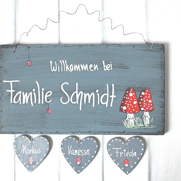 Türschild Familie Holz personalisiert Familienschild mit Fliegenpilzen Shabby Holzschild mit Herzanhänger