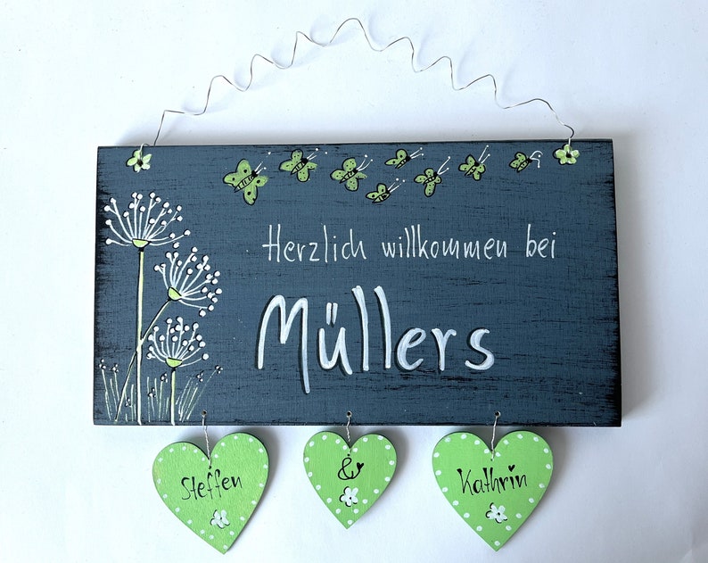 Türschild Pusteblume Türschild personalisiert Schmetterlinge Familienschild Holz Türschilder mit Herzanhänger Herzen Shabby Schild Bild 1