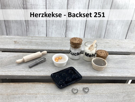 Backset 251 • Mehl, Zucker, Ausstechform, Rührschüssel • Backutensilien •  Backszene • Miniatur Backen • Wichtel Zubehör •Weihnachtsbäckerei