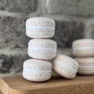 Macarons falsos de color beige, macarons franceses falsos, galletas falsas para fiestas, sesiones de fotos, atrezzo para decoración de cocina, exhibición de comida falsa