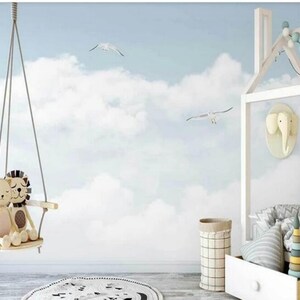 Carta da parati per cameretta dei bambini Blue Sky: murale con nuvole e gabbiani